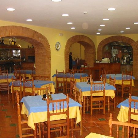 Hostal-Restaurante El Paisano Guadalema de los Quinteros Extérieur photo