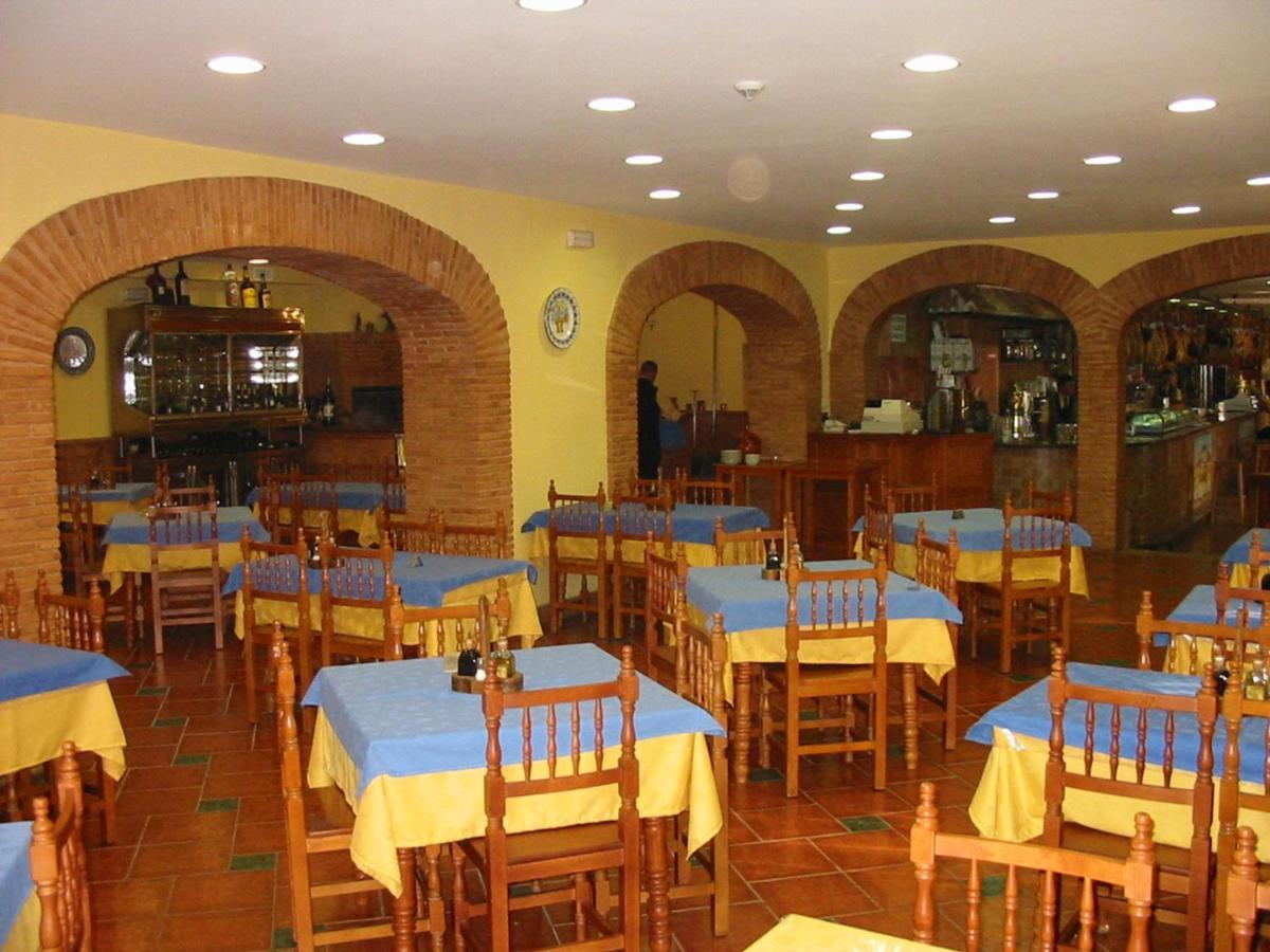 Hostal-Restaurante El Paisano Guadalema de los Quinteros Extérieur photo