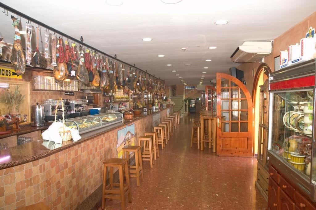 Hostal-Restaurante El Paisano Guadalema de los Quinteros Extérieur photo